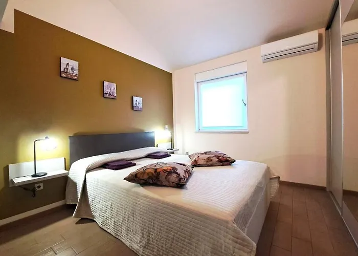 Villa Angela - By Guide *