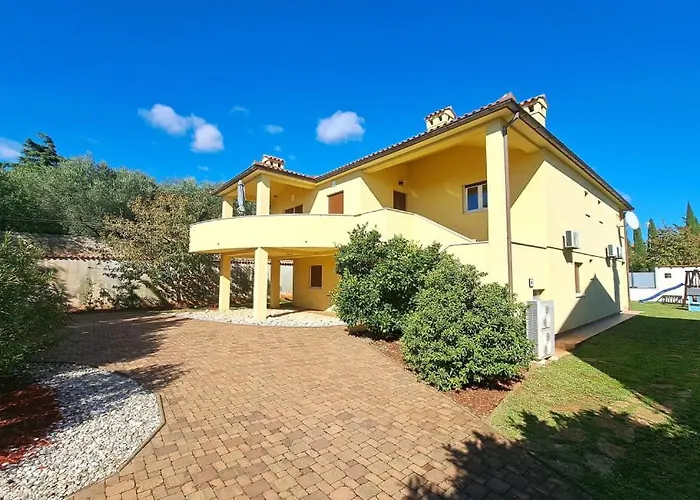 Angela - By Guide Villa