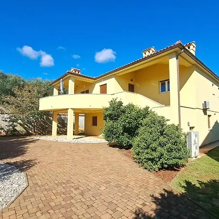 Angela - By Guide Villa