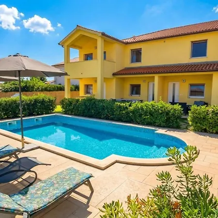 Vila Angela - By Guide *