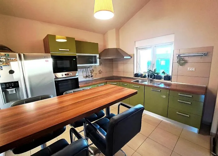 Angela - By Guide * 메덜린